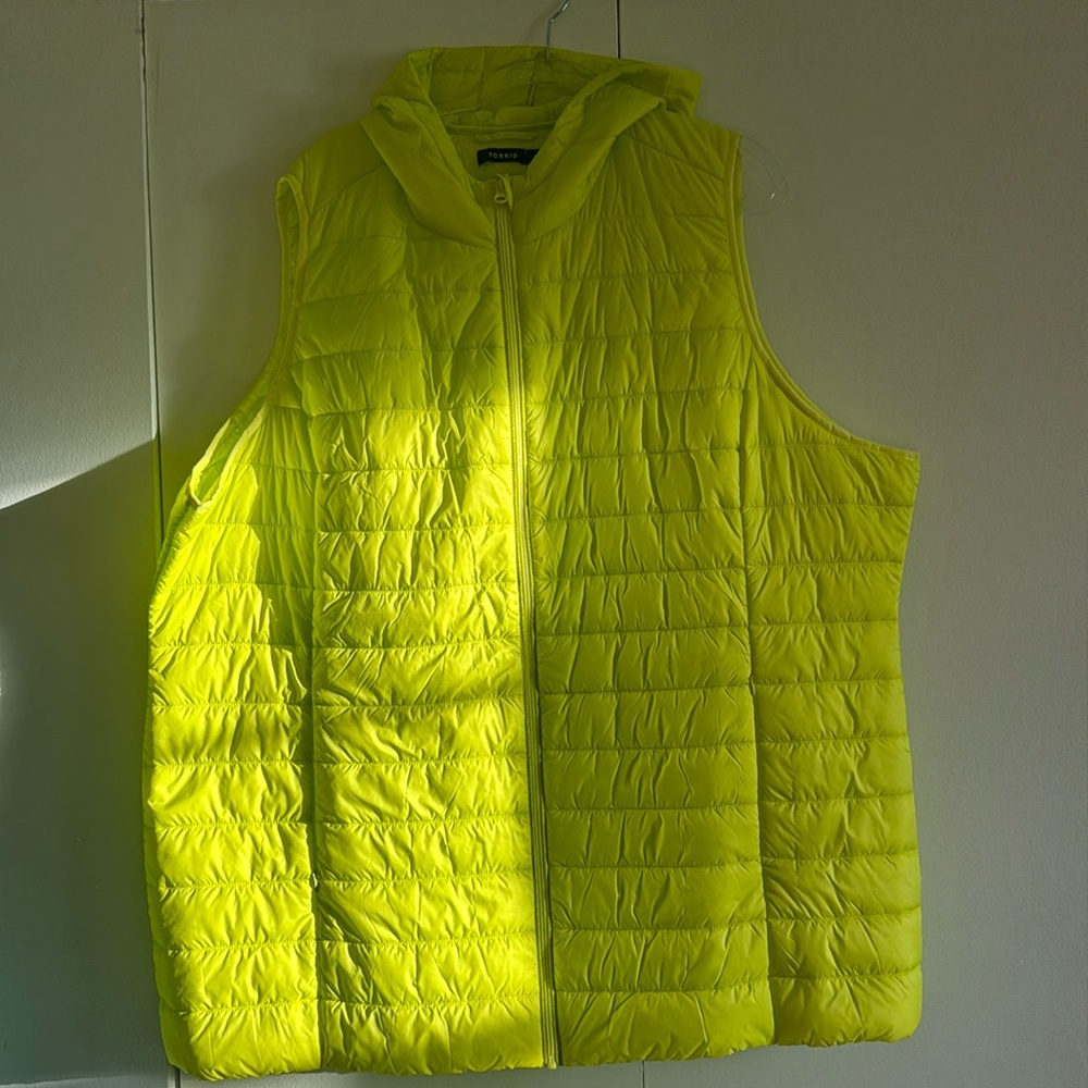 Torrid Bright Green/Yellow Sleeveless Vest Size 4